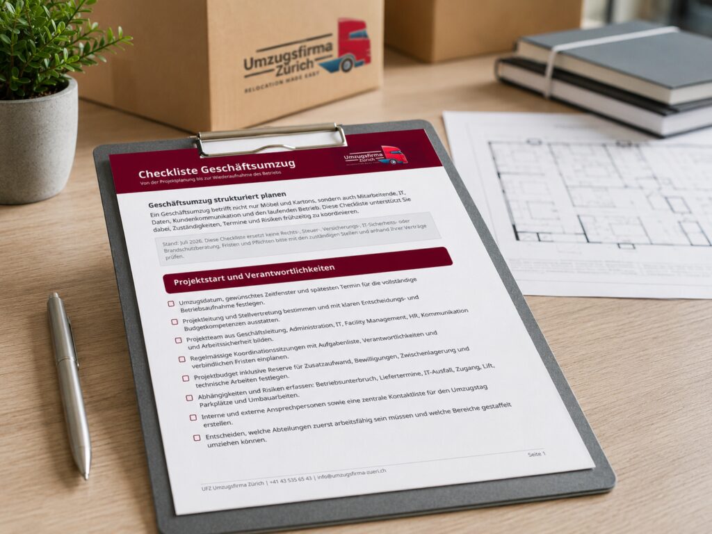 UFZ Checkliste Geschäftsumzug auf einem Schreibtisch mit Bürogrundriss und Umzugskartons